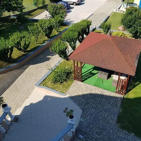 Hibiskus Appartementhaus Cserszegtomaj