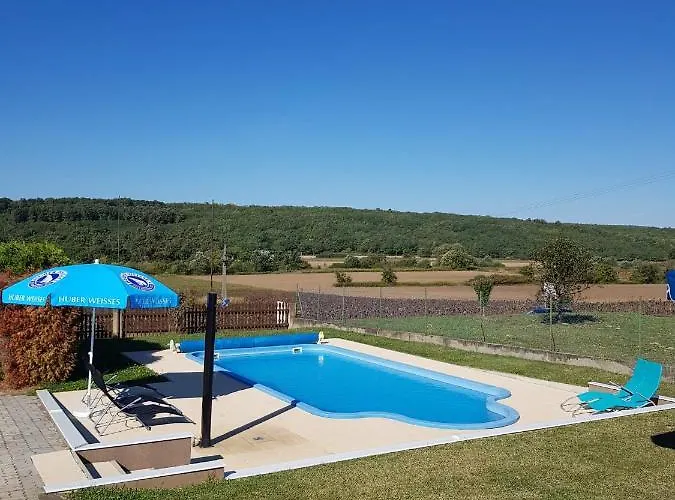 Hibiskus Appartementhaus דירה צ'רסגטומאי