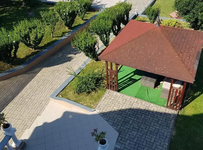 Hibiskus Appartementhaus تشيرستوموي