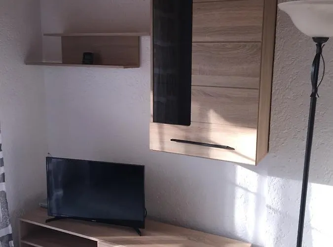 Hibiskus Appartementhaus * צ'רסגטומאי